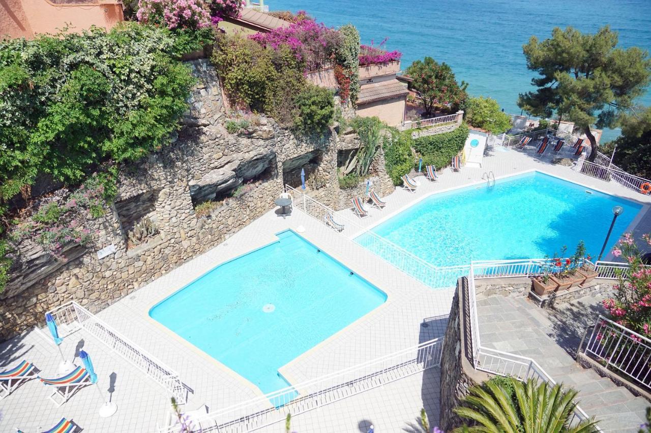 C22 Beachfront Villa - Spa Bath, Pool, Private Beach, Parking Free Marina dʼMarina dʼAndora Kültér fotó